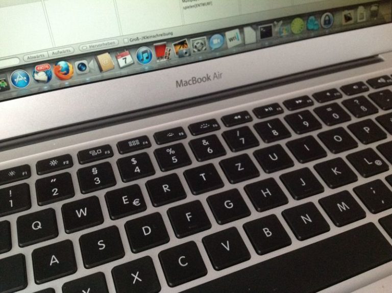 MacBook im zugeklappten Zustand nutzen ·